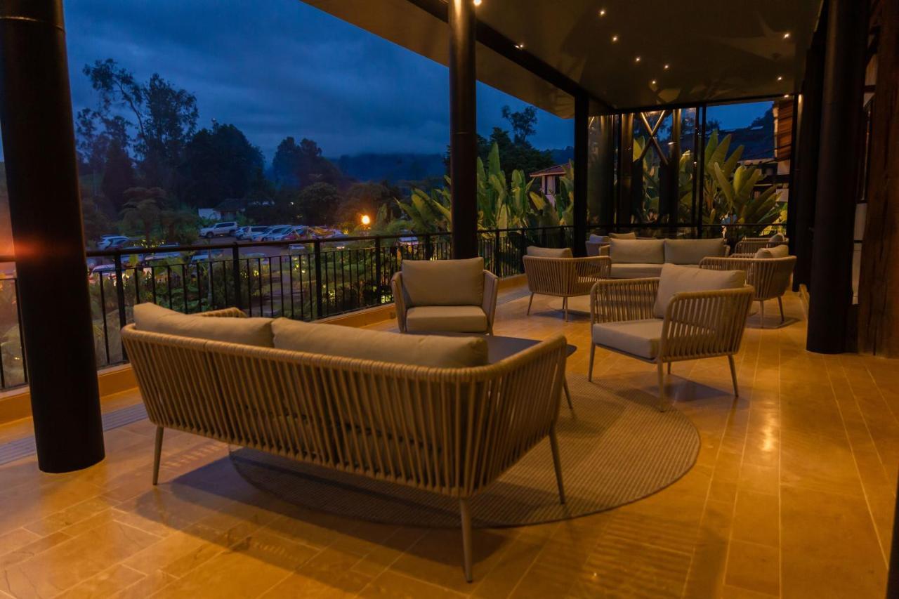 Hotel Termales El Otoño Manizales Exterior foto The lobby of the hotel