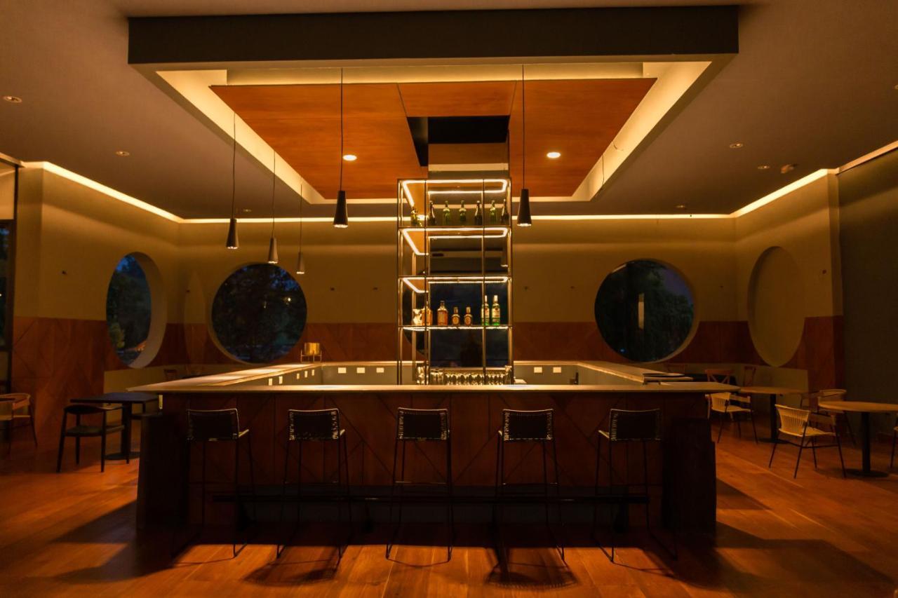 Hotel Termales El Otoño Manizales Exterior foto The bar at the 2012-opened lounge