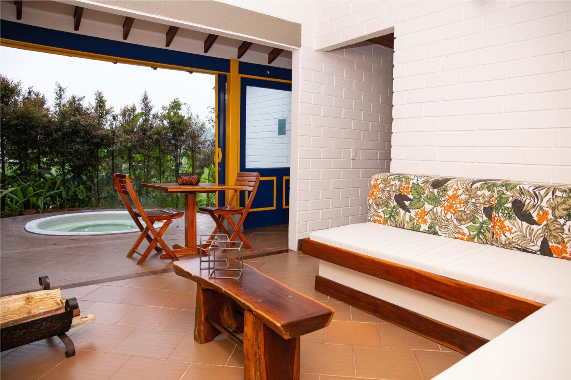 Hotel Termales El Otoño Manizales Exterior foto A room at the hotel