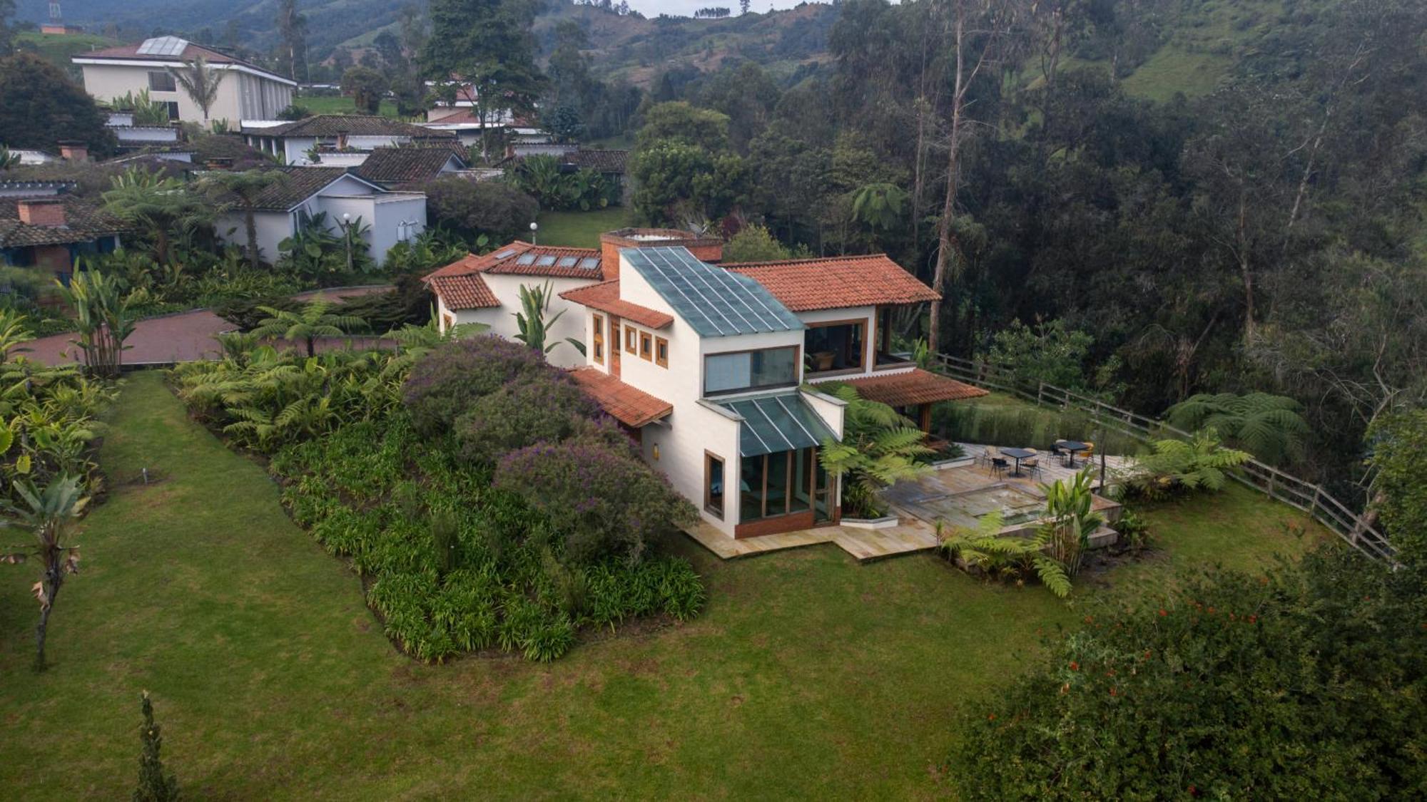 Hotel Termales El Otoño Manizales Exterior foto The house of the writer in the town of San Isidro de El General, Costa Rica.
