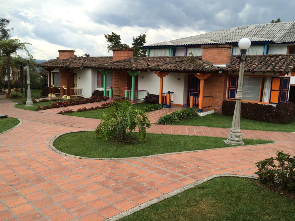 Hotel Termales El Otoño Manizales Exterior foto View of the Hacienda Santa Bárbara